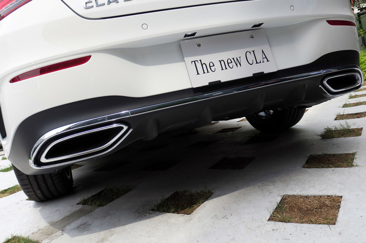 メルセデス・ベンツCLA250 4MATICシューティングブレーク（リアバンパー＆マフラー）