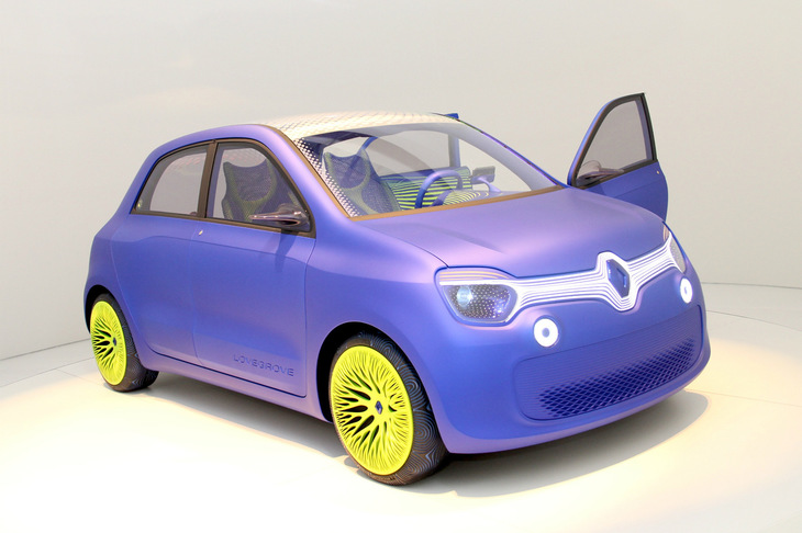 3代目の発表に先駆け、2013年4月にミラノ・トリエンナーレ美術館で公開された「ルノー・トゥインジー Zコンセプト」。工業デザイナー、ロス・ラヴグローヴ氏とのコラボレーションによるものだった。