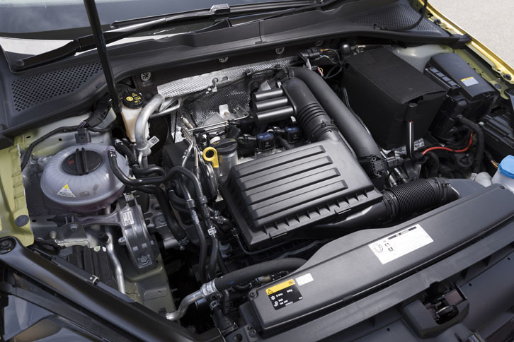 「TSIハイライン」に搭載される1.4リッター直4ターボエンジン。最高出力140ps、最大トルク250Nmの数値に変更はないが、JC08モード燃費は19.9km/リッターから18.1km/リッターへと9％悪化している。