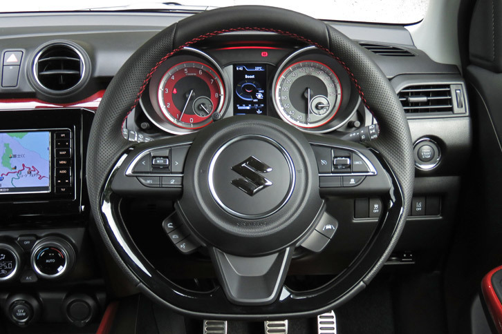 スズキ・スイフトスポーツ（ステアリングホイール）