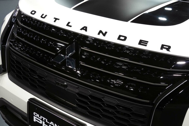 三菱アウトランダーPHEV ACTIVE FIELD（フロントグリル）