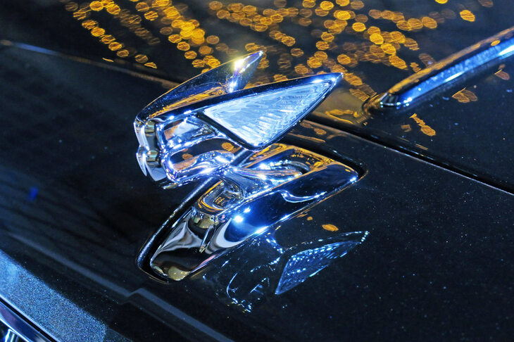 ベントレー・フライングスパー ハイブリッド（フロントマスコット「フライングB」）