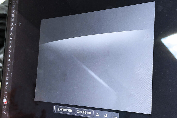 渕野氏がタブレットでサラサラっと描いたスケッチ。　
	渕野「……とまぁ、フォトショップの出現で、こういった表情が描きやすくなったんですよね」　
	ほった「うーむ。デザイナーさんが使う画材（？）の変化が、カーデザインにも影響を及ぼすとは」