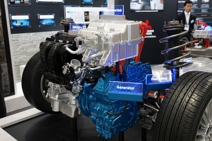 フロントセクションには2.4リッターガソリンエンジンやジェネレーター、駆動用モーターなどが積まれている。