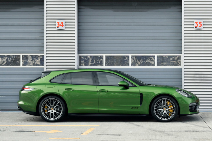 「パナメーラGTSスポーツツーリスモ」