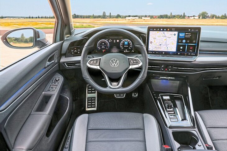 インテリアの質感が向上。ドアパネルやダッシュボードに使われるソフトパッドの面積も大きくなった。