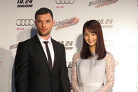 アウディS8が活躍、映画の主演俳優が会見