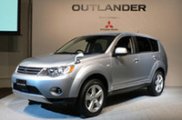 三菱、久々のニューモデル「アウトランダー」発売