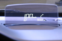 軽自動車初となるヘッドアップティスプレイが設定される。