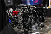 「LT2」と呼ばれる6.2リッターV8 OHVエンジンは、従来モデルの「LT1」より35hp高い495hpの最高出力と、7N・m大きな637N・mの最大トルクを発生する。