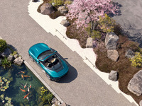 「フェラーリといえば赤」「普段はガレージにしまっておくべし」という発想は、もう古い様子。カラフルなフェラーリを今まで以上の頻度で見かけるようになったら、日本の景観もますます華やぐかもしれない。