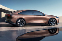 「EZ-6」にはBEVとPHEVがラインナップされる。