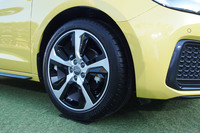 「ファーストエディション」にはブラックインサート付き17インチ5スポークデザインのアルミホイールが備わる。