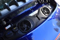 リアに搭載される3リッター水平対向6気筒ターボエンジンは、先代比30PSアップの最高出力450PS、最大トルク530N・mを発生。8段DCT（PDK）と組み合わされる。