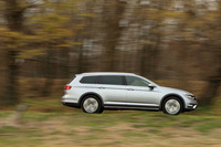 最高出力190ps、最大トルク400Nmの2リッターディーゼルターボエンジンを搭載。最大トルクは1900-3300rpmの範囲で発生する。