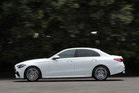 「メルセデス・ベンツCクラス」がフルモデルチェンジ　全モデルで電動パワートレインを搭載の画像