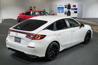 「シビックEX」のリアビュー。