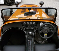 写真は全て「CSR350」。200psの2.3リッターユニットと専用シャシー「シリーズ6」を組み合わせる。