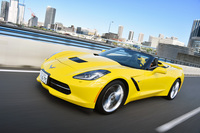 燃料消費を抑える気筒休止システムが備わる7代目「コルベット」。燃費値は、米国EPAの複合モードで20mpg（約8.5km/リッター）と公表される。