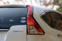 新しい4WDシステムは、電子制御化され、走破性と燃費性能が高められたという。燃費は、JC08モードで11.6km/リッター、10.15モードで12.2km/リッターを達成した。