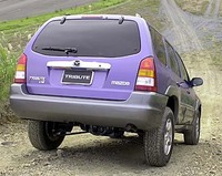 トリビュートのサスペンション形式は、(前)マクファーソンストラット/(後)マルチリンク式。リアの長いアームがわかるだろうか(写真をクリックすると大きくなります)。