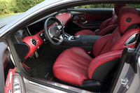 豪華なだけでなく派手に彩られた「S63 AMGクーペ」のインテリア。