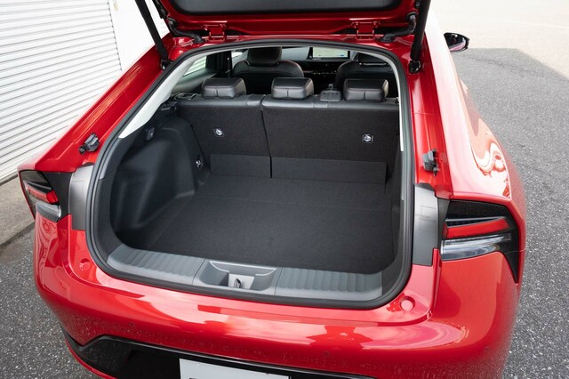 トヨタ・プリウスZ（FF）／プリウスZ（4WD）／プリウスPHEV