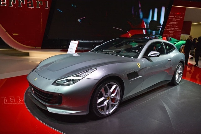 パリモーターショー2016】2台のワールドプレミアを用意したフェラーリ