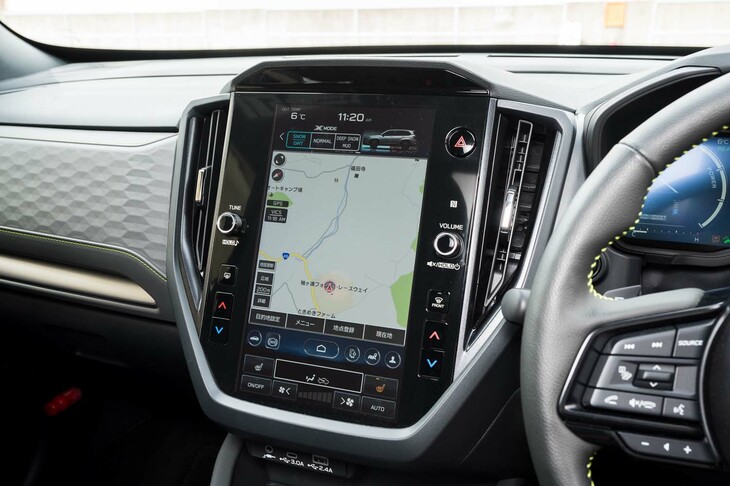 機能・装備が大幅に拡充されたのも新型のトピック。11.6インチの縦型センターディスプレイや、操舵連動式のフルLEDヘッドランプなどが標準装備となり、「アイサイト」も広角単眼カメラと前側方レーダーを備えた最新世代のものにアップデートされる。