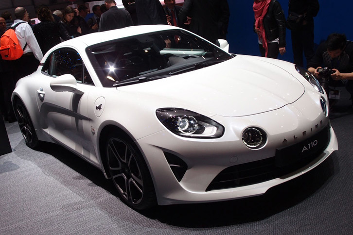 話題沸騰中の「アルピーヌA110」。日本については2018年の導入が予定されている。