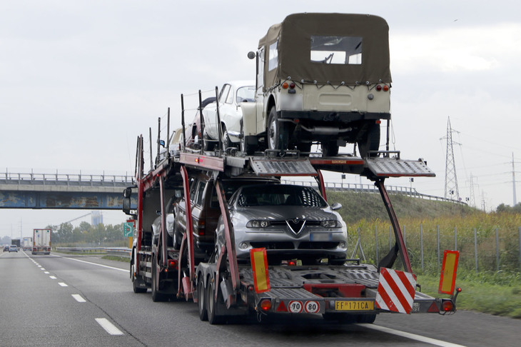 ヒストリックカーとちょっと中古車の混載。最上段の最後はフィアットにおける往年のスパルタン4駆である初代「カンパニョーロ」であろう。