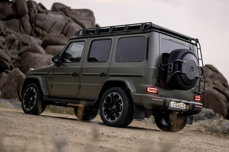 2018年のフルモデルチェンジではフロントサスペンションがマルチリンク式に。それでもリアはリジッドを守り抜いている。