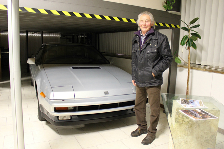 マージさんの秘蔵車「スバル・アルシオーネ」。イタリアに2台輸入されたといわれるうちの1台という。