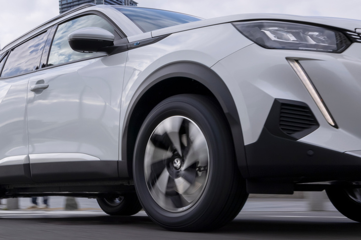 「ユーロ7」では排出ガスだけでなく、走行によってブレーキやタイヤから発生する微粒子なども規制の対象となる。（写真：郡大二郎）