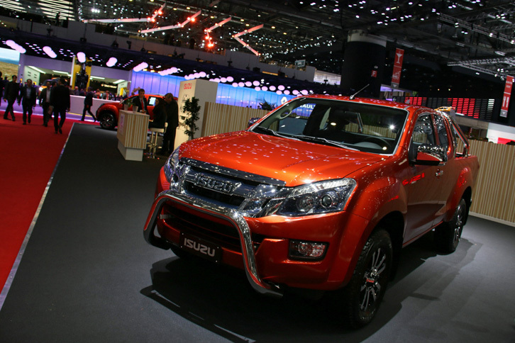 栄枯盛衰が激しいジュネーブショーのブースで、意外に地道な出展を続けているのが、いすゞ。今年は創業100年であることをアピールするとともに、「D-Max」の特別仕様車を展示した。