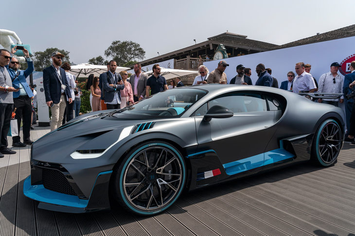 機能に従ったデザインでありながら、「ディーヴォ」はブガッティ以外のなにものでもないデザインとなっている。