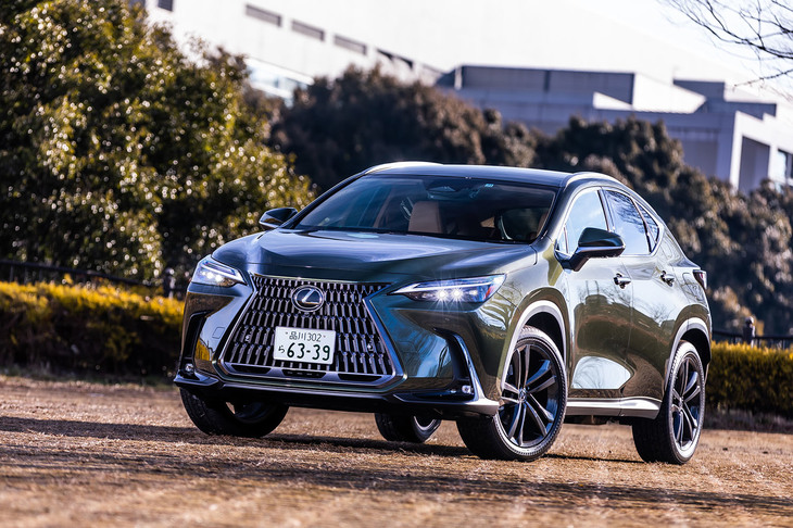 2021年10月に正式発表された新型「レクサスNX」。レクサスブランドのグローバルコアモデルであり、なおかつレクサスの新世代を象徴する第1弾モデルであるとアナウンスされる。