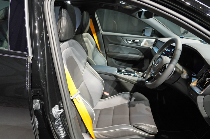 ボルボS60 T8ポールスターエンジニアード（フロントシート）