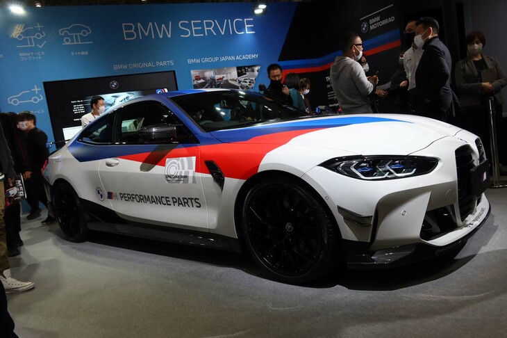 東京オートサロン限定のドレスアップが施された「M4コンペティションM xDriveクーペ」。