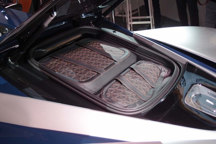 キャビン後方にはラゲッジスペースが確保される。