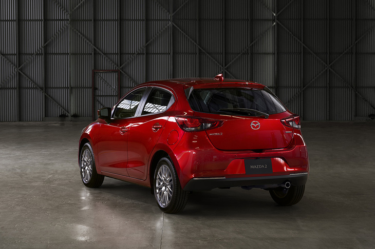 「XD」に搭載される1.5リッター直4ディーゼルターボエンジンは最高出力105PS、最大トルク250N・mという実力。6段MT車のWLTCモード燃費値は25.2km/リッターと優秀で、軽油を使用するのも「最高の通勤車」としてポイントが高い。