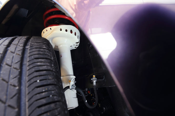 サスペンションは、「ステップワゴン モデューロX」の専用品。「ステップワゴン」用のカスタマイズパーツとしては供給されない。