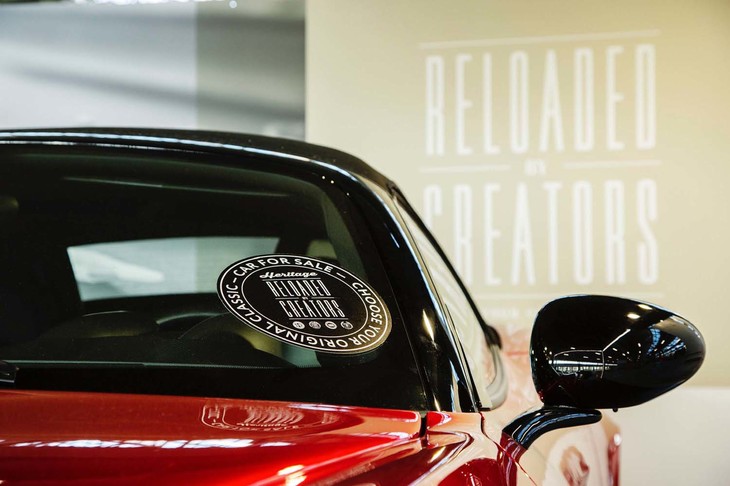 ハブを有するFCAヘリテージ部門では販売も行っている。それがステッカー（写真中央）上に記された「Heritage Reloaded Creators」というプログラム。世界中に派遣した調査員が探し出した車両をトリノに持ち帰り、ハブに隣接したオフィチーナ（作業場）でレストアして認証付きで販売する。販売車両リストはネットに掲載されており、詳細はメールでやりとりする仕組み。