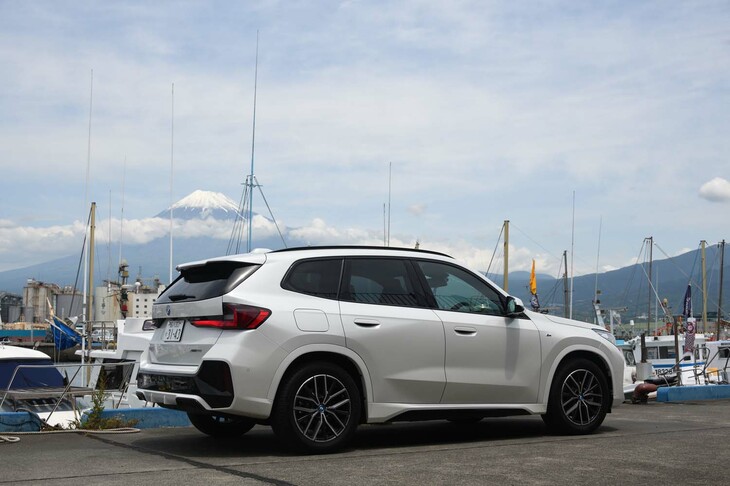 ボディーのフットプリントは全長×全幅＝4500×1835mm。先代モデルよりも45mm長く、15mm幅広くなった。