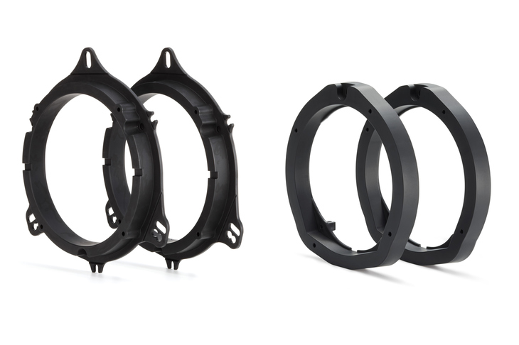 Fシリーズ（TS-F1740Sのみ）は、様々なクルマの取付けに広く対応するウーファー用のブランケットや、純正位置へ取付けできるトゥイーター用のブランケットを付属。