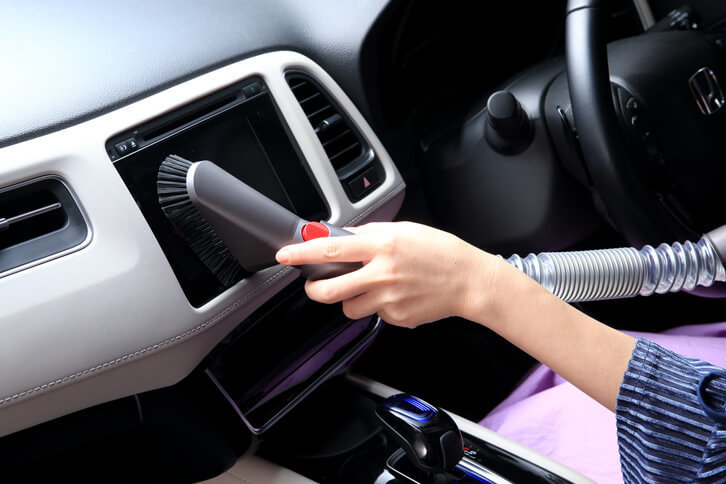 ついでにカーナビゲーションシステムの画面も。パネルとモニターの間に挟まったゴミも、これで一網打尽ですね。