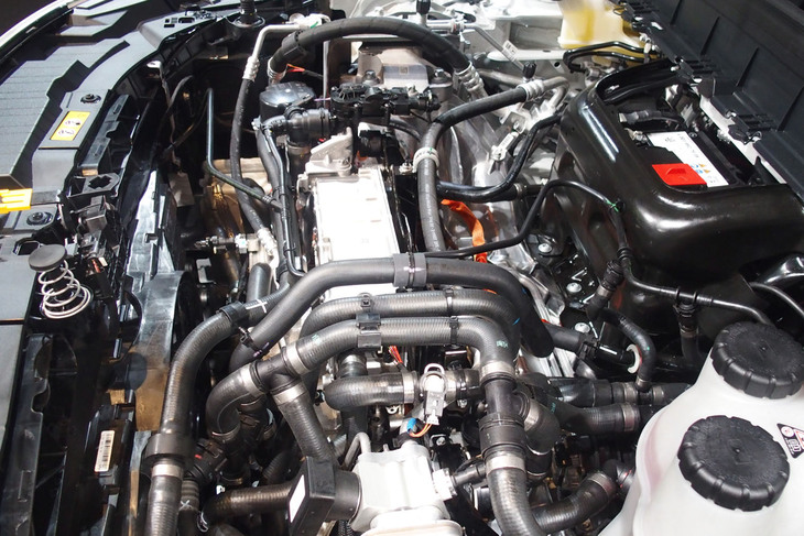 メルセデス・ベンツEQB350 4MATIC（フロントフード内部）