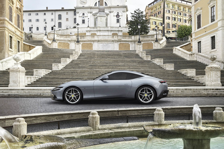 3.9リッターV8ツインターボエンジンをフロントミドに搭載。最高出力620PS、最大トルク760N・mを発生する。