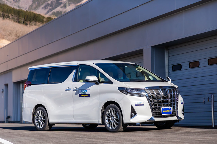 今回試走を行った、235/50R18サイズの「エフィシェントグリップRVF02」が装着された「トヨタ・アルファード」。