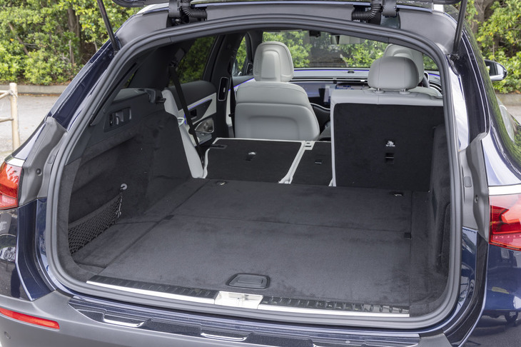 615～1830リッターの荷室容量は「ステーションワゴン」と変わらない。